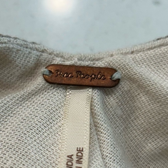 Free people heavily Embroidered V-Neck Boho Top puff sleeve top xs - Picture 13 of 16